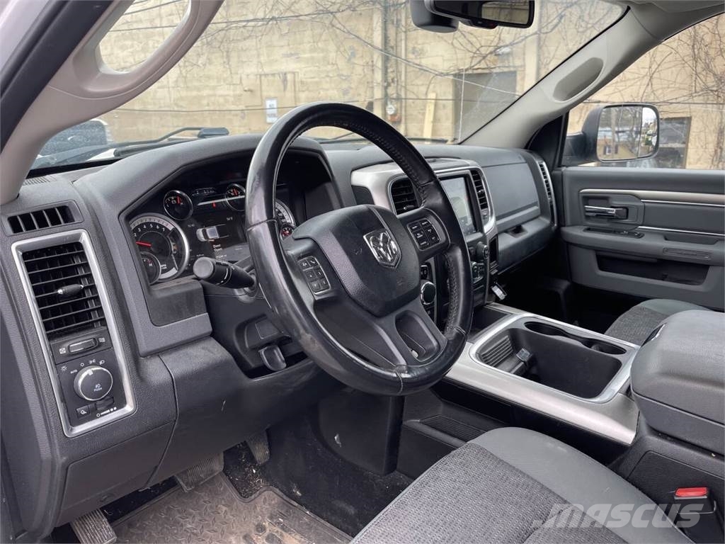RAM 1500 شاحنات خفيفة/مفصلية الجوانب