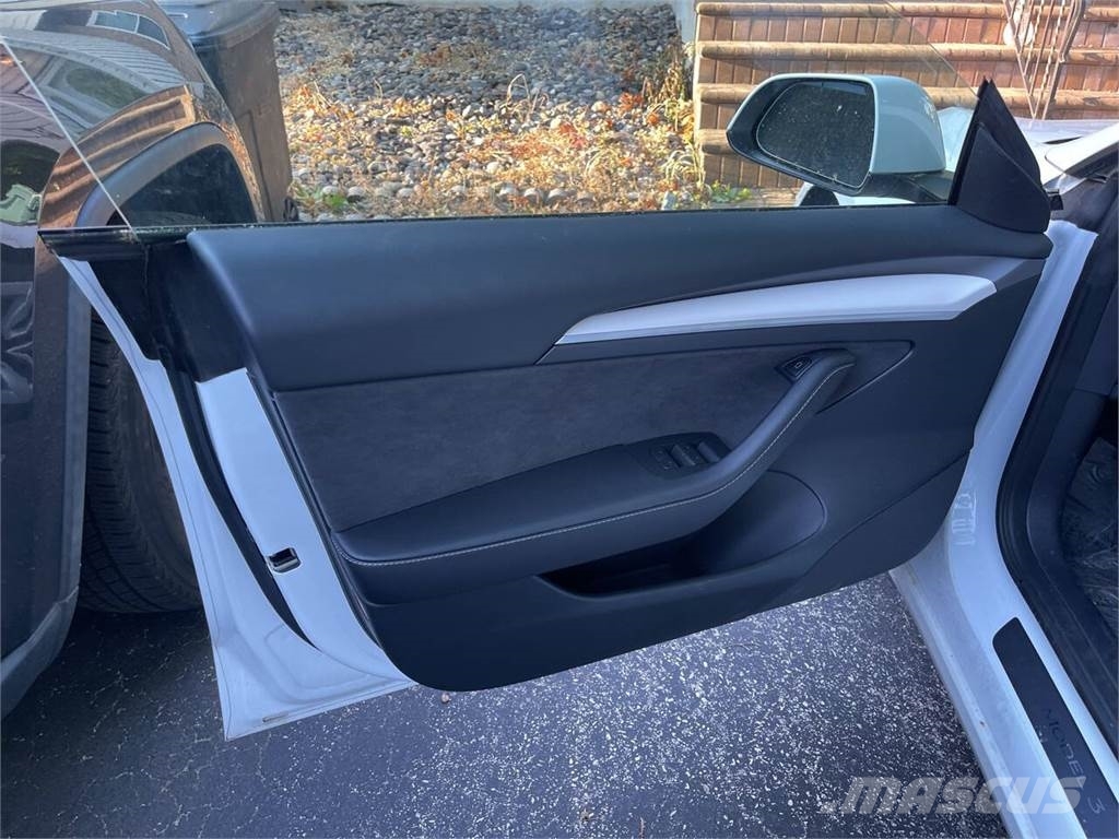 Tesla Model 3 Automobili
