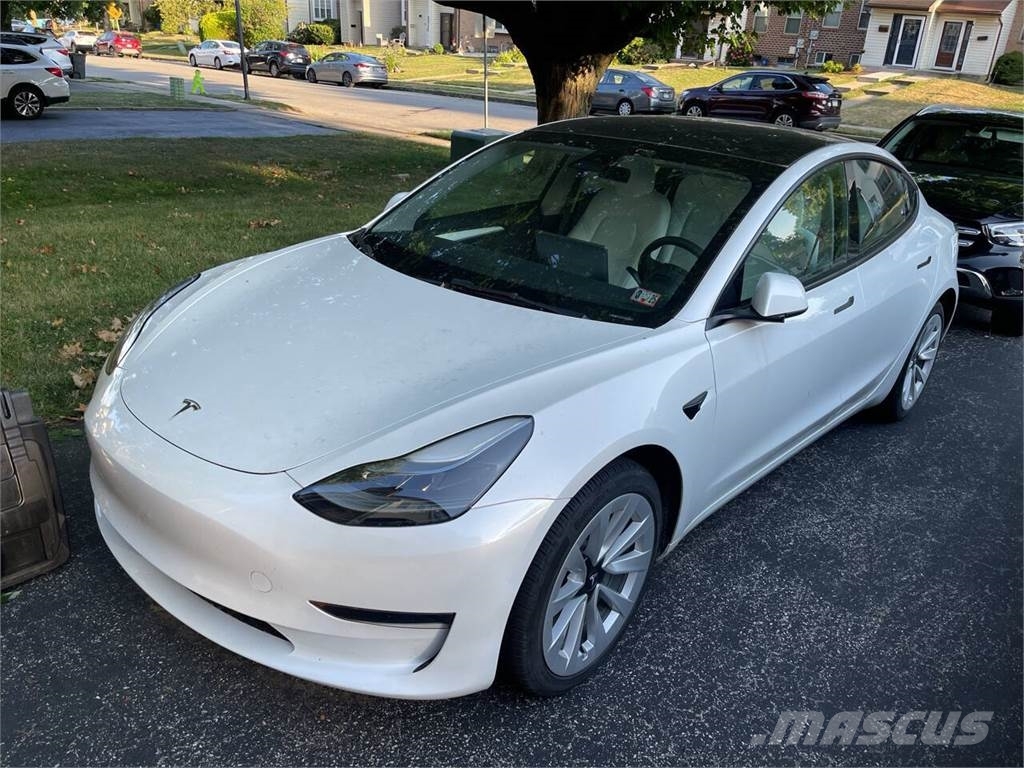 Tesla Model 3 Automobili