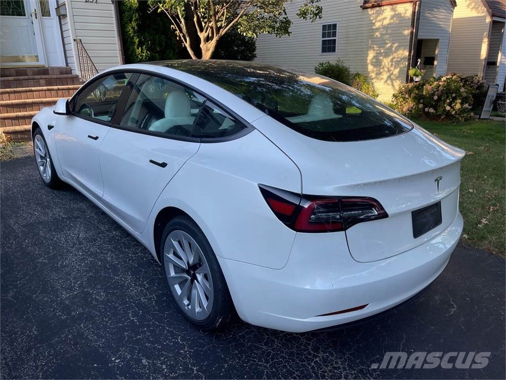 Tesla Model 3 Automobili
