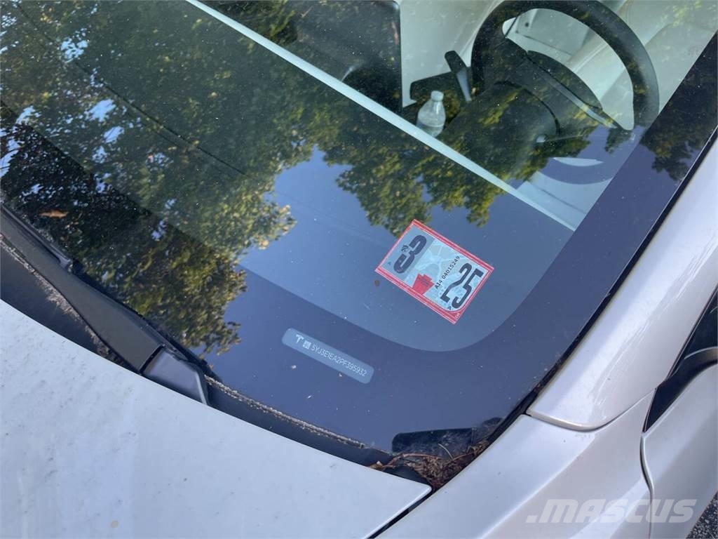 Tesla Model 3 Automobili