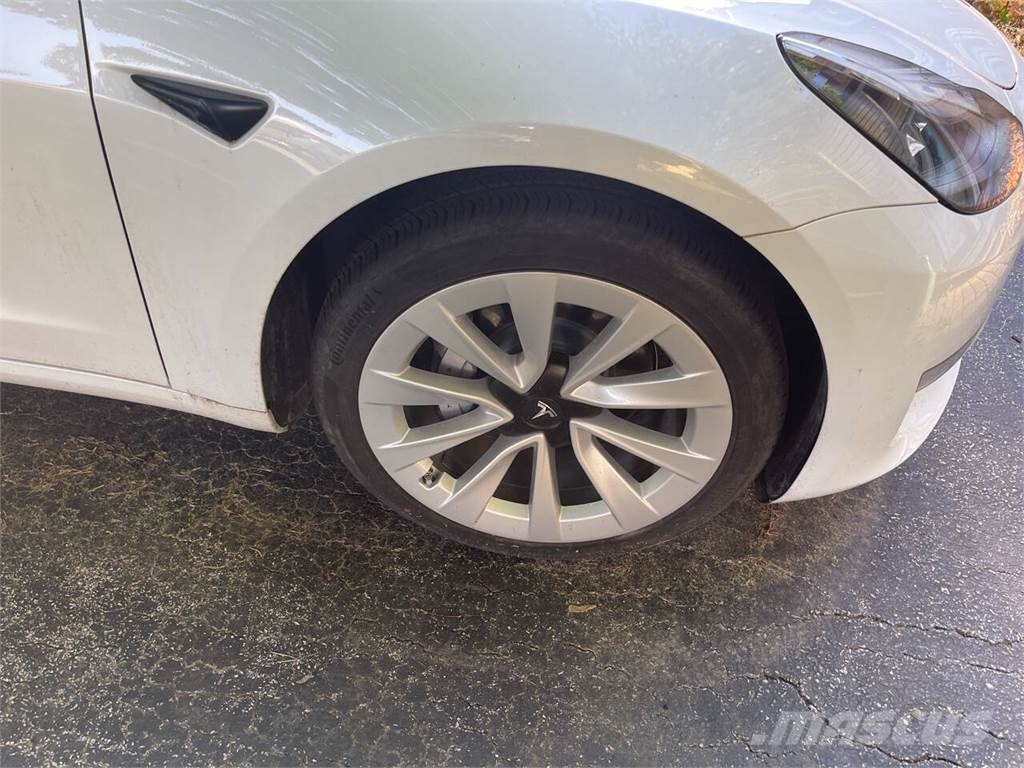 Tesla Model 3 Automobili