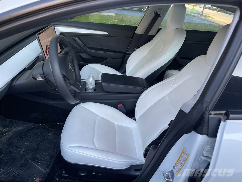 Tesla Model 3 Automobili