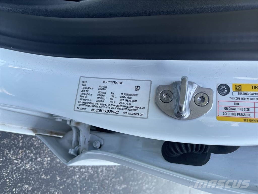 Tesla Model 3 Automobili