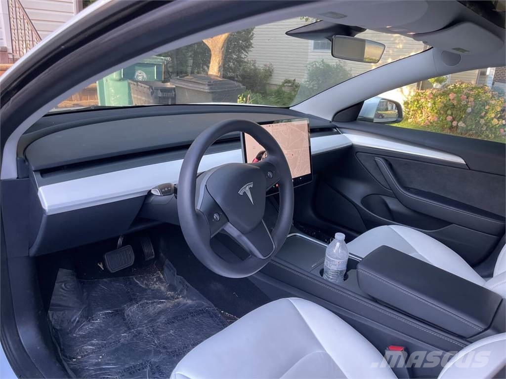 Tesla Model 3 Automobili