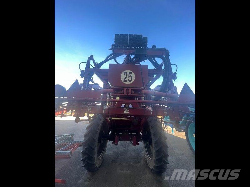 Hardi COMMANDER 牽引型スプレイヤー