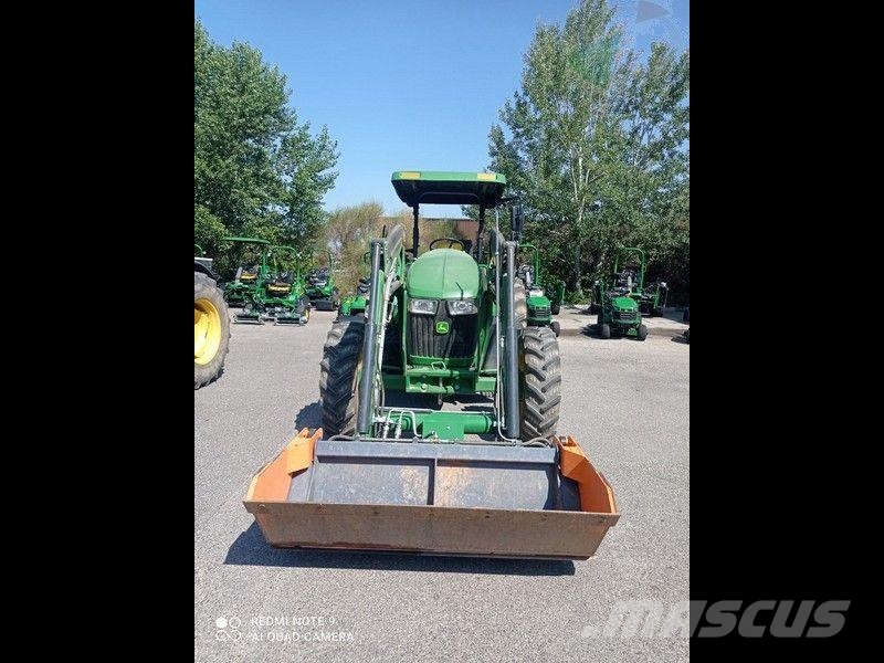 John Deere 5100M الجرارات