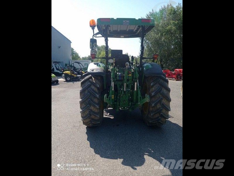 John Deere 5100M الجرارات