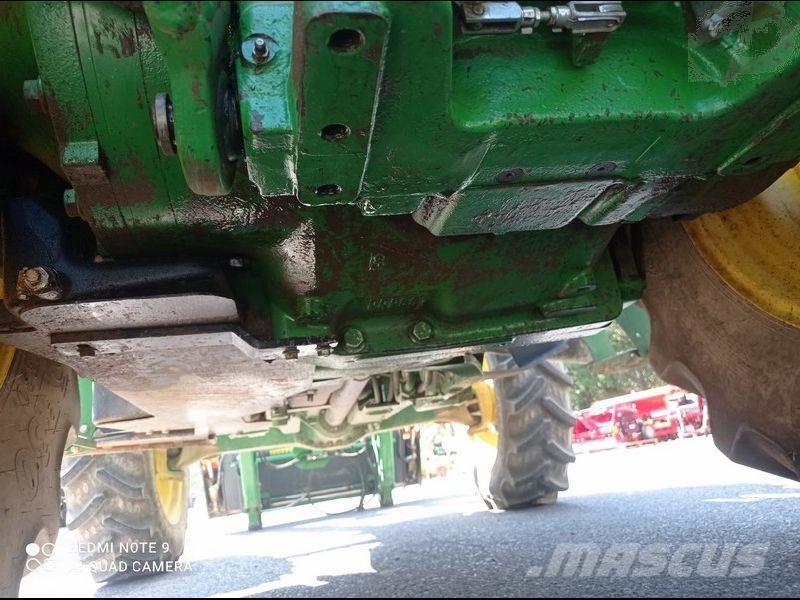 John Deere 5100M الجرارات