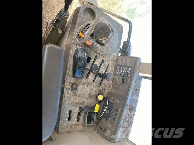 John Deere 6220 PREMIUM Traktorji