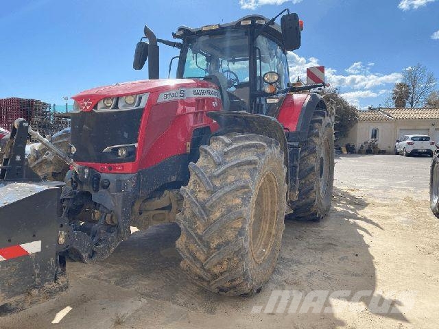 Massey Ferguson 8740 S トラクター