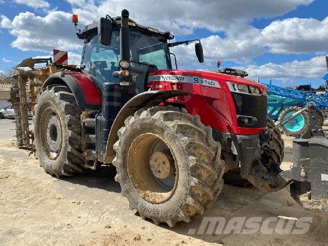 Massey Ferguson 8740 S トラクター