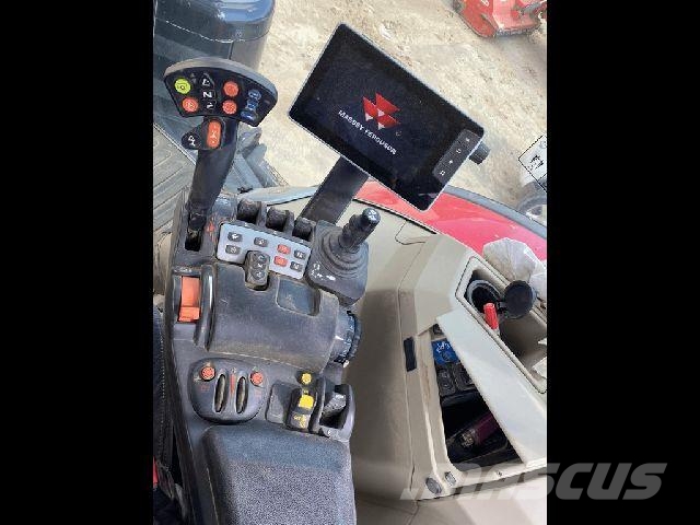 Massey Ferguson 8740 S トラクター