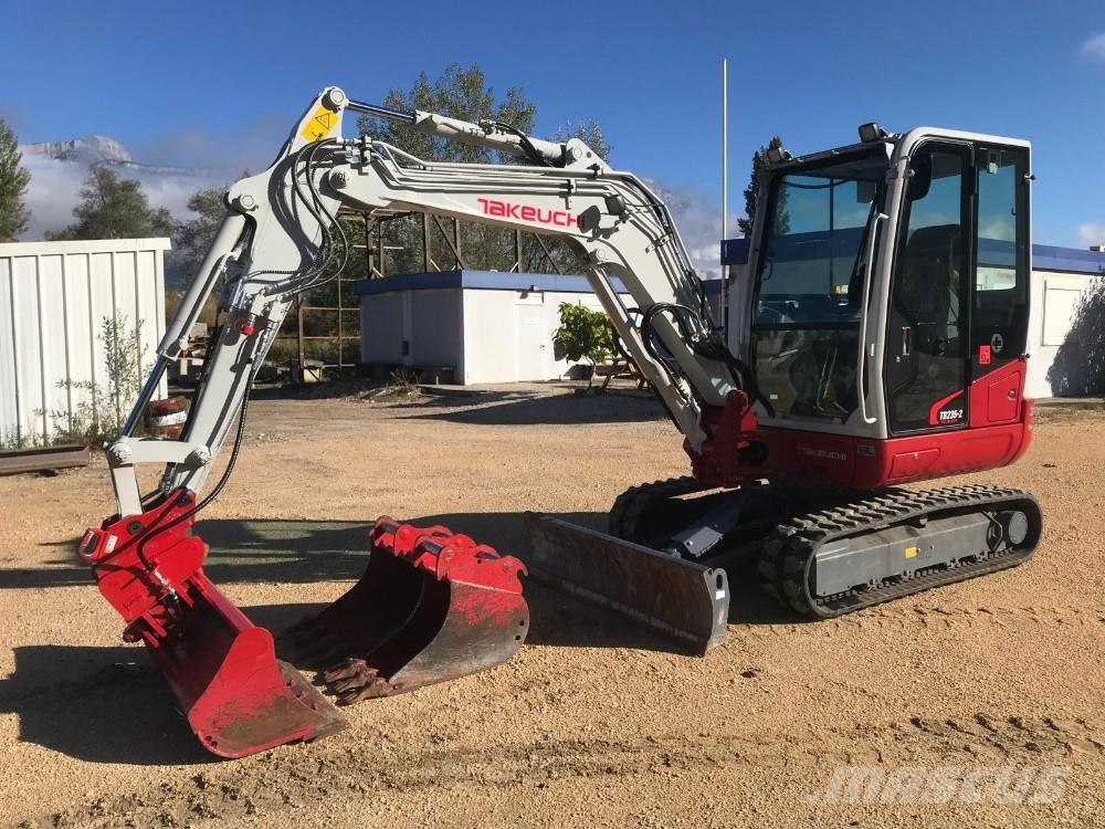 Takeuchi TB235-2 Mini bagri <7t
