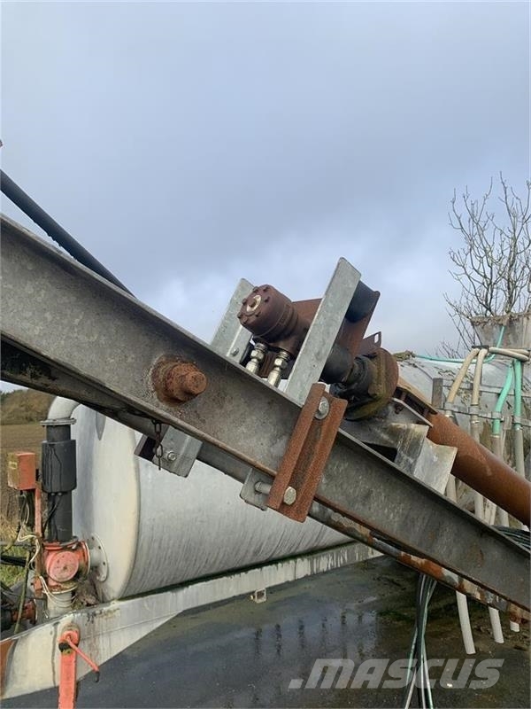 - - - Slurry tankers