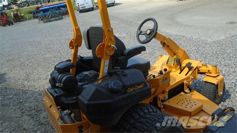 Cub Cadet PRO Z9 183 ID Demo kørt 8 Timer Tractores compactos