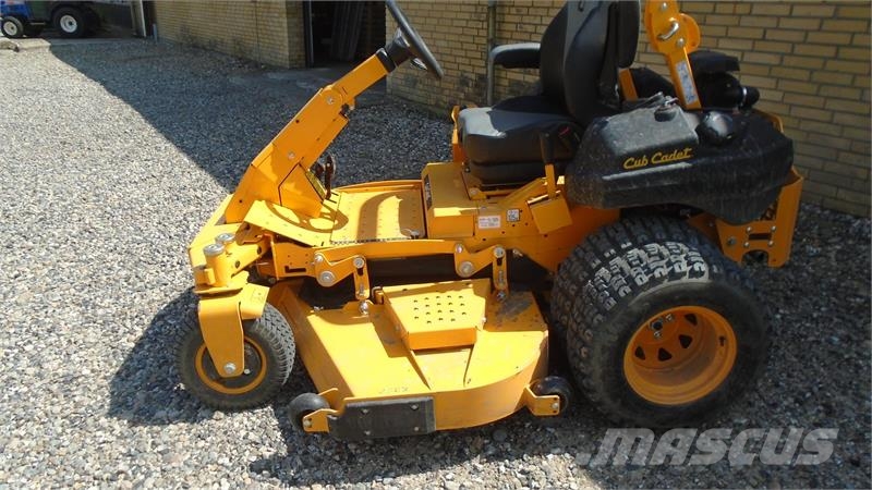 Cub Cadet PRO Z9 183 ID Demo kørt 8 Timer Tractores compactos