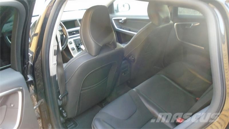 Volvo V-60 2,4 D5 R-Design Aut. 215 HK AWD  2,4 D5 R-Des Sonstige Landmaschinen
