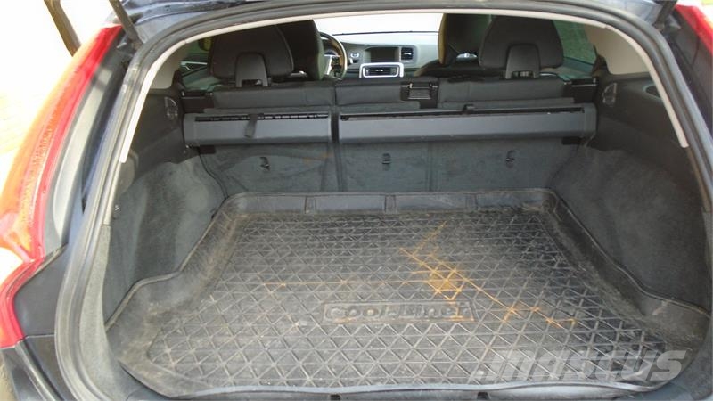 Volvo V-60 2,4 D5 R-Design Aut. 215 HK AWD  2,4 D5 R-Des Sonstige Landmaschinen