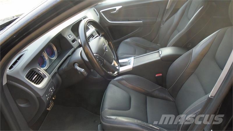 Volvo V-60 2,4 D5 R-Design Aut. 215 HK AWD  2,4 D5 R-Des Sonstige Landmaschinen