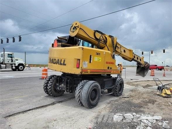 Gradall XL3300 V 轮式挖掘机