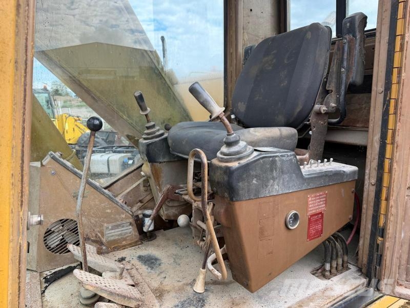 CAT 225B حفارات زحافة
