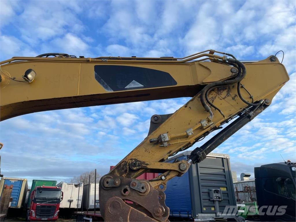 CAT 323D Lánctalpas kotrók