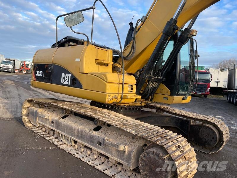 CAT 323D Lánctalpas kotrók