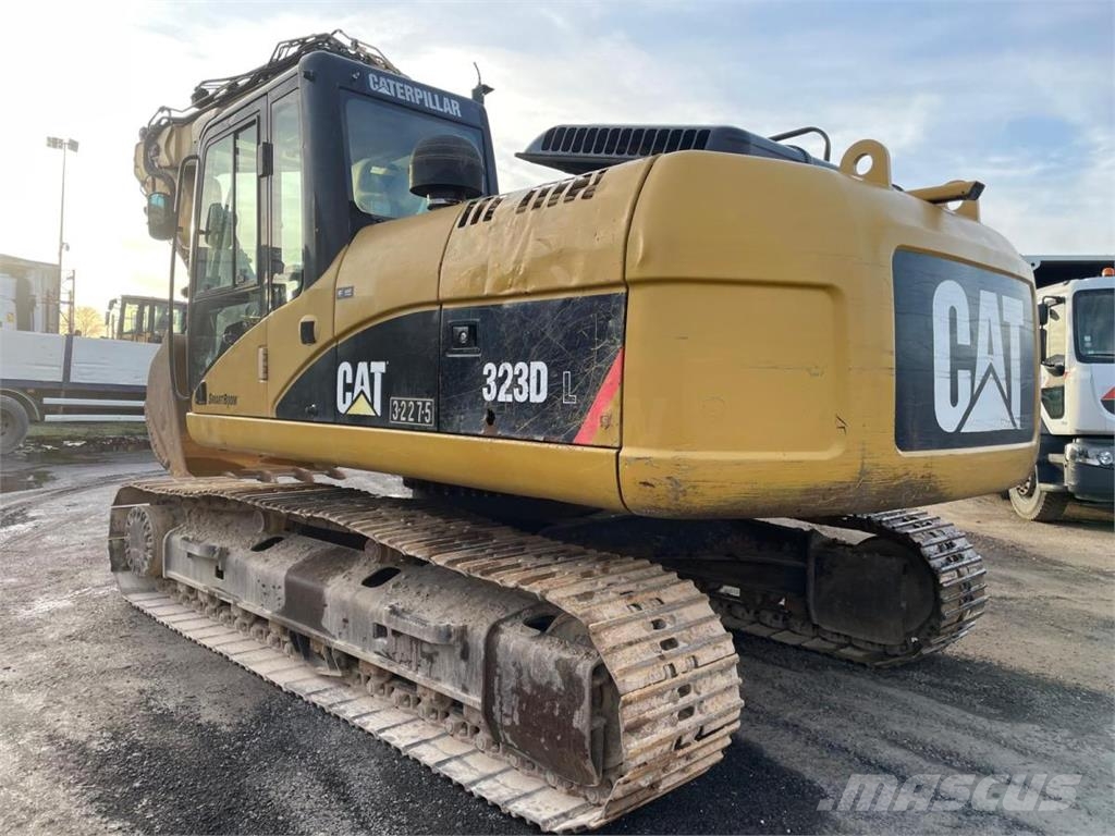 CAT 323D Lánctalpas kotrók