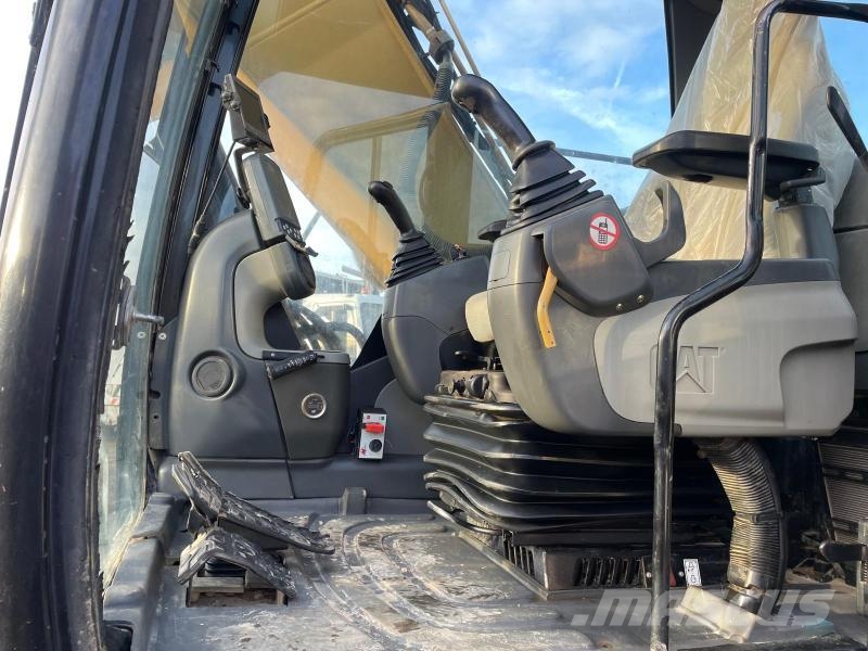 CAT 323D Lánctalpas kotrók