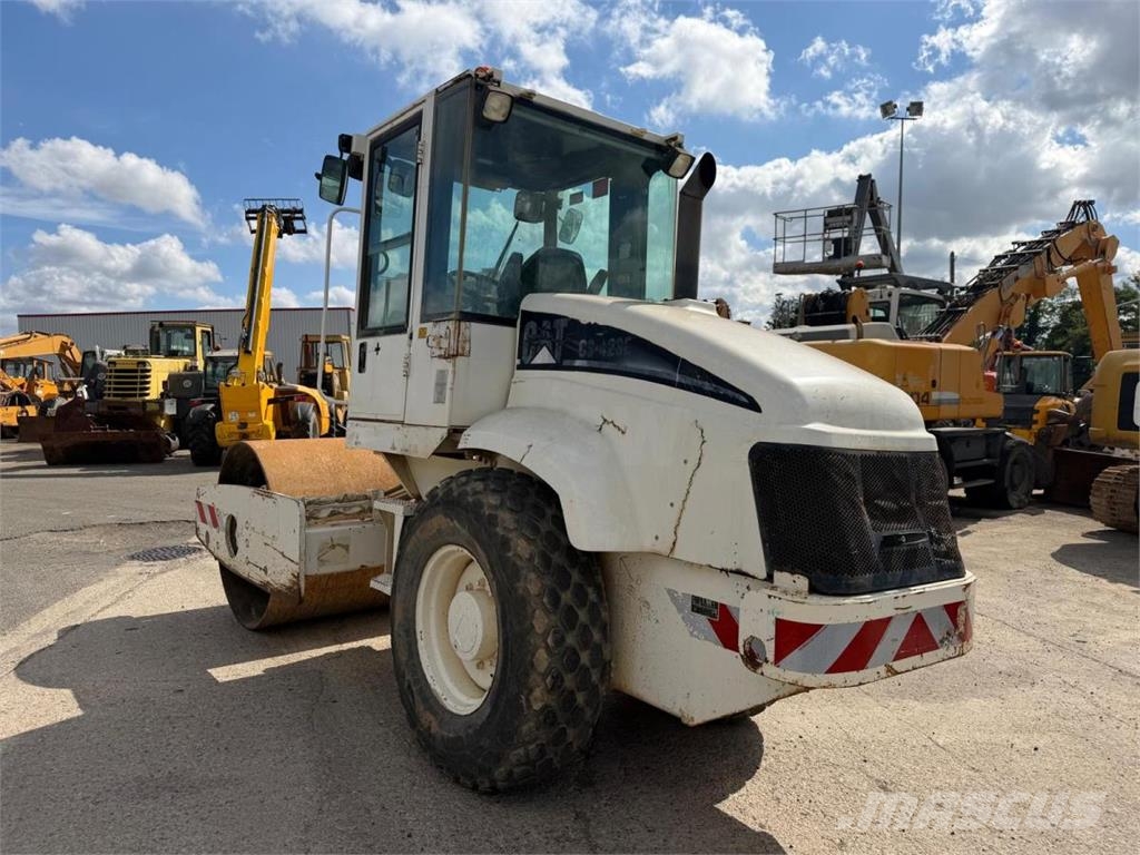 CAT CS 423 E Erdbauwalzen