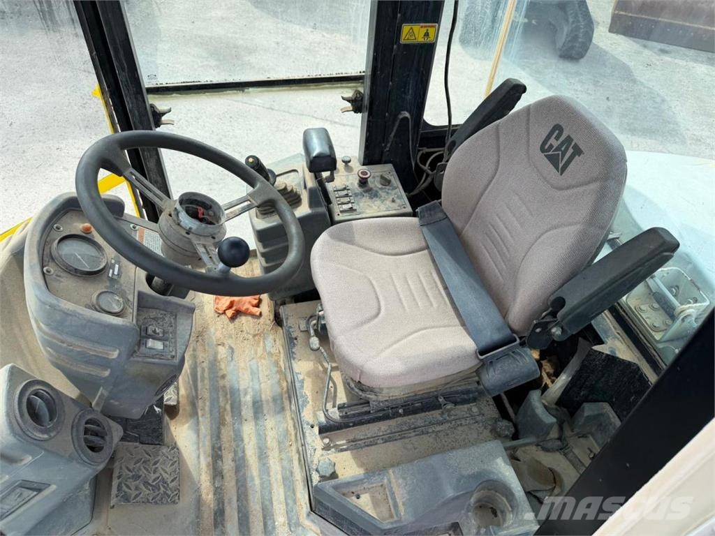 CAT CS 423 E Erdbauwalzen