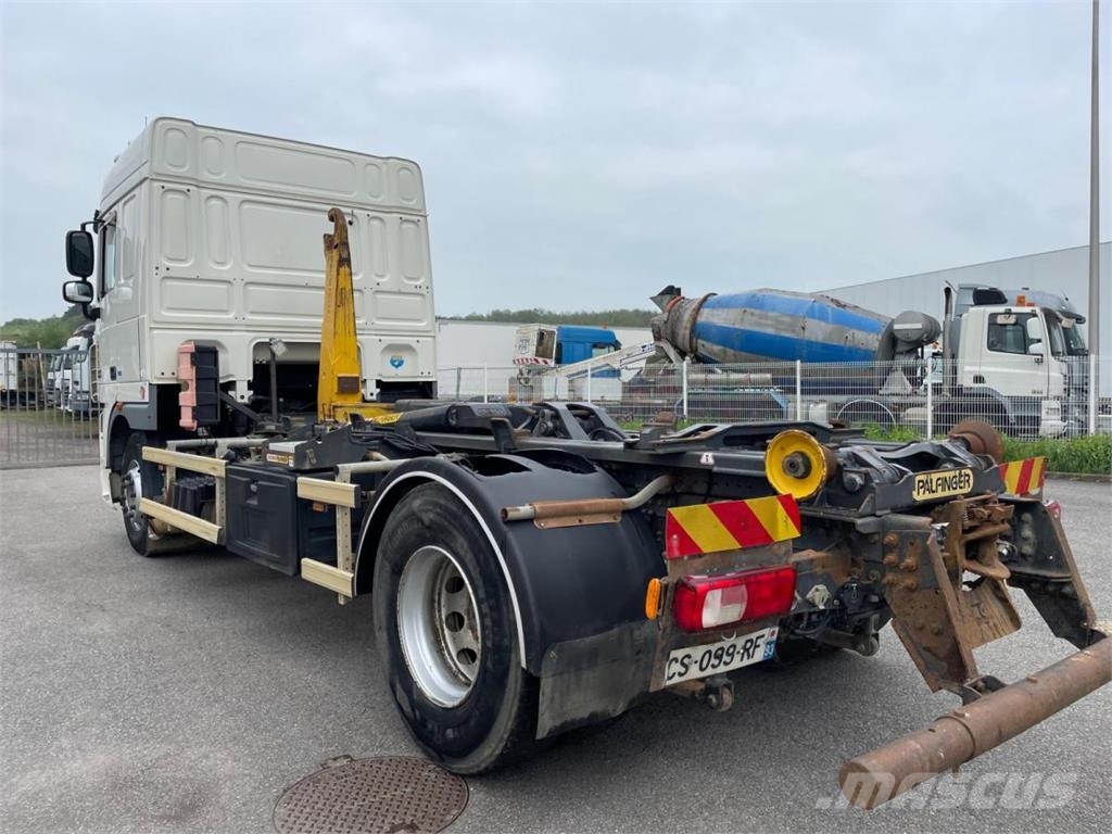 DAF XF105 460 Camiões caixa desmontável com elevador de cabo
