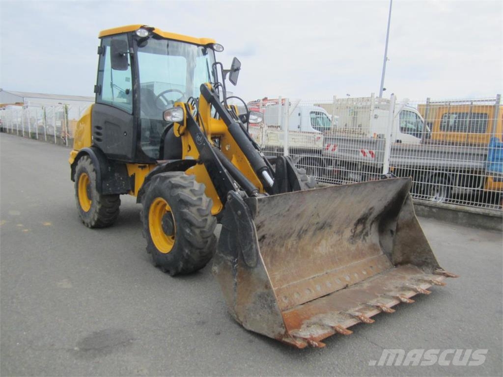 JCB 406 Kolesni nakladalci