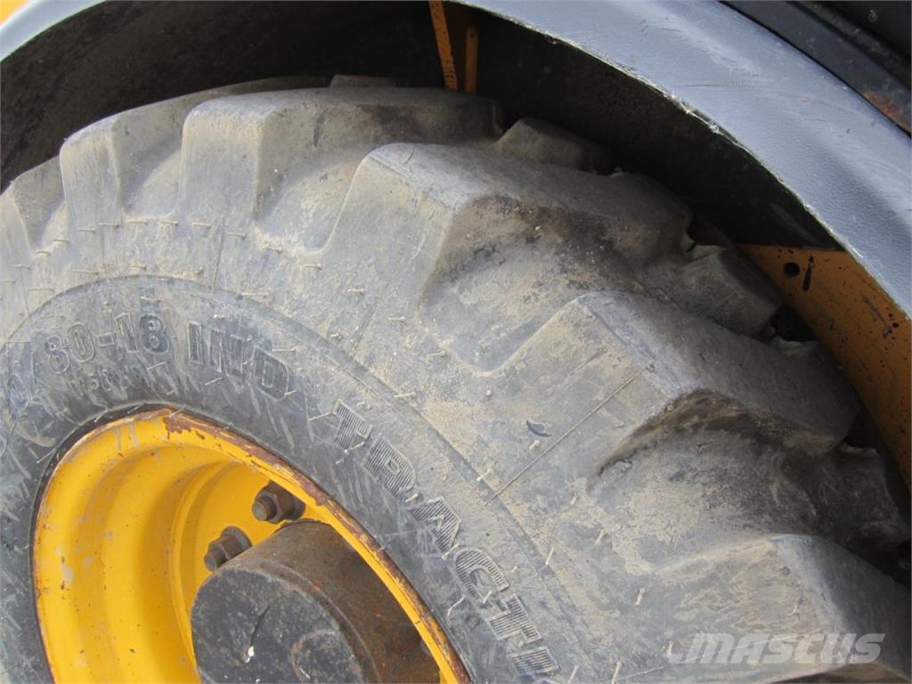 JCB 406 Kolesni nakladalci