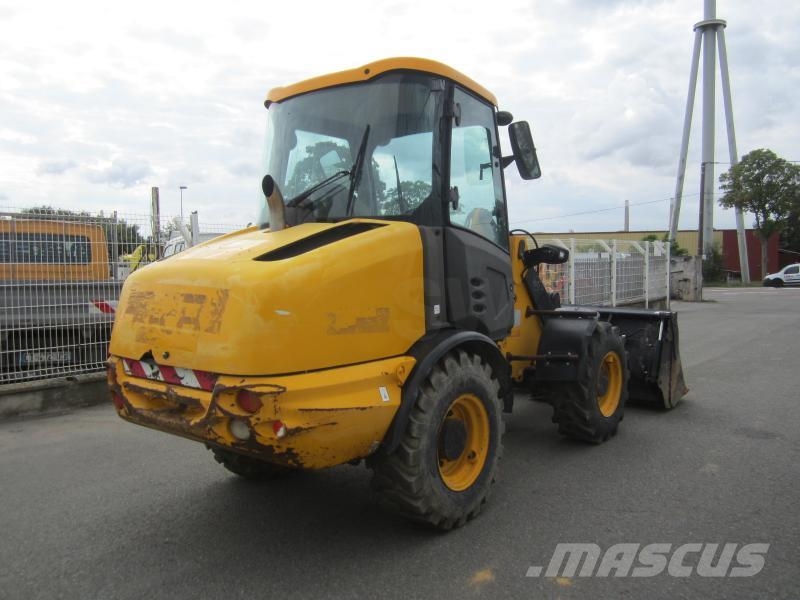 JCB 406 Kolesni nakladalci