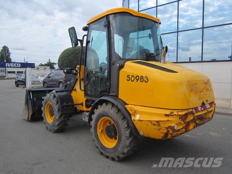 JCB 406 Kolesni nakladalci