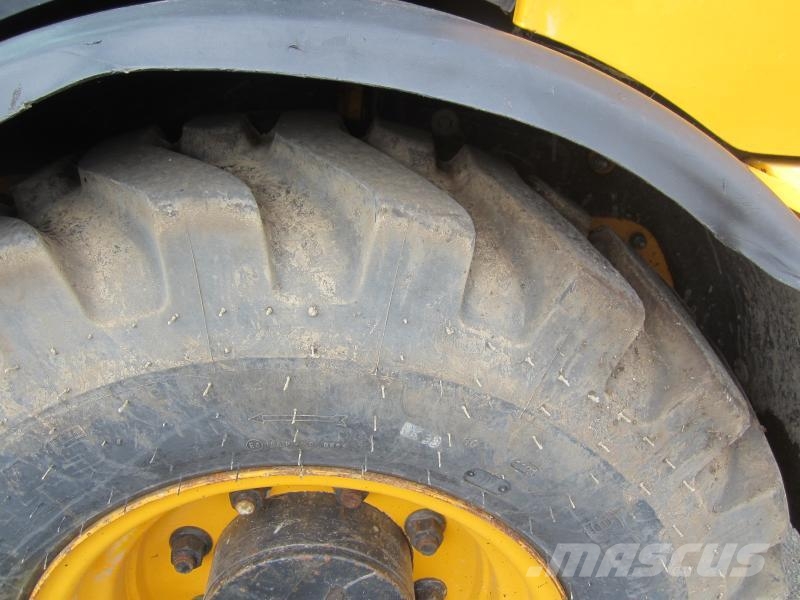 JCB 406 Kolesni nakladalci