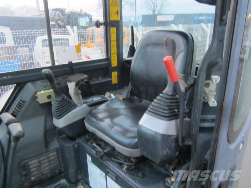 Komatsu PC50MR-2 小型挖掘机