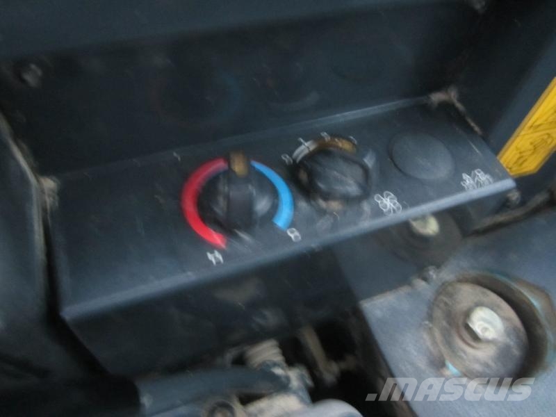 Komatsu PC50MR-2 小型挖掘机