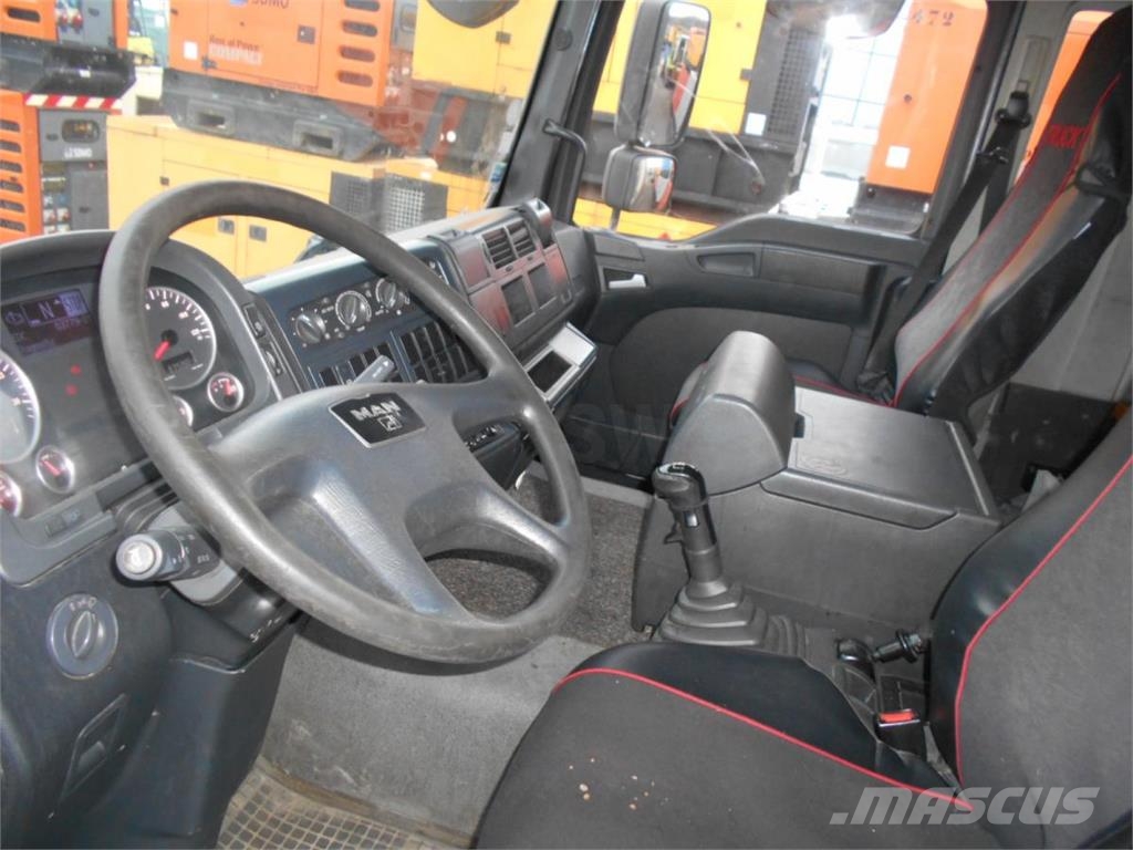 MAN TGA 18.320 Curtain sider trucks