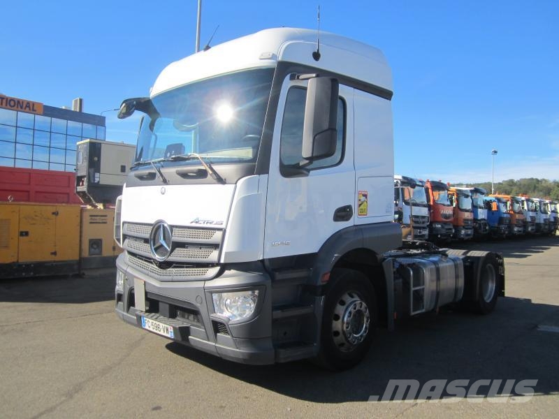 Mercedes-Benz 1846 牵引车