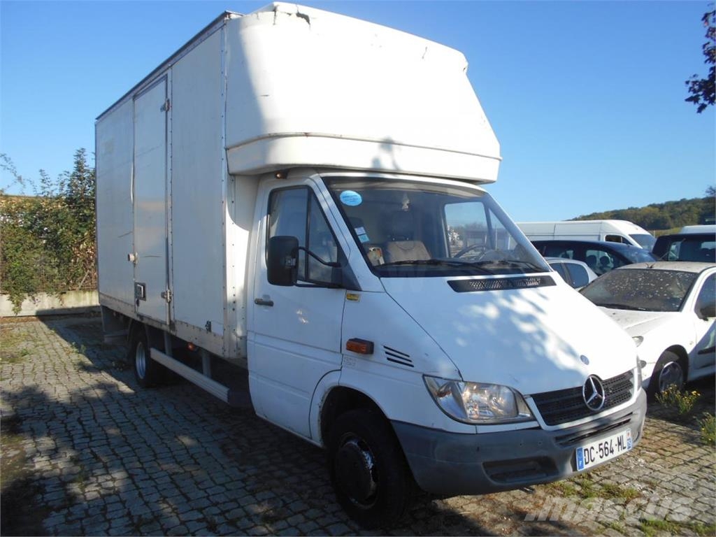 Mercedes-Benz 411 Box body