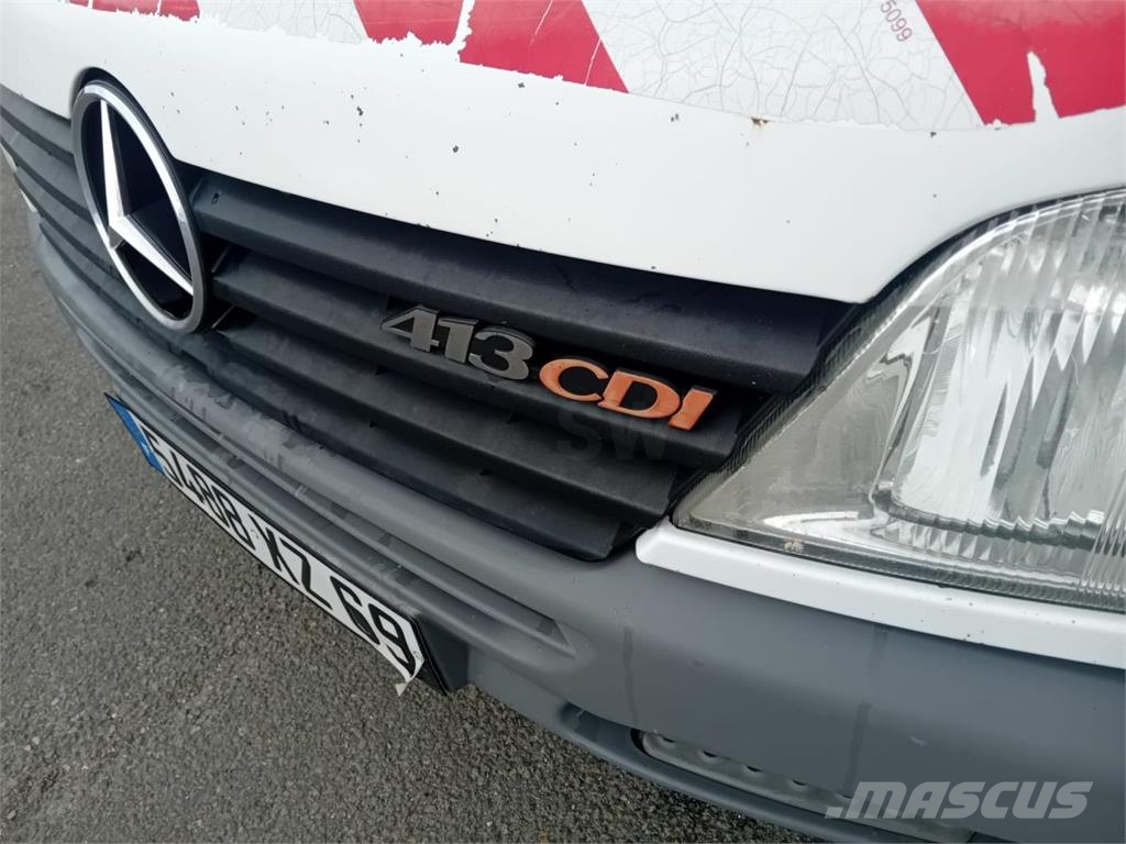 Mercedes-Benz 413d 商务面包车