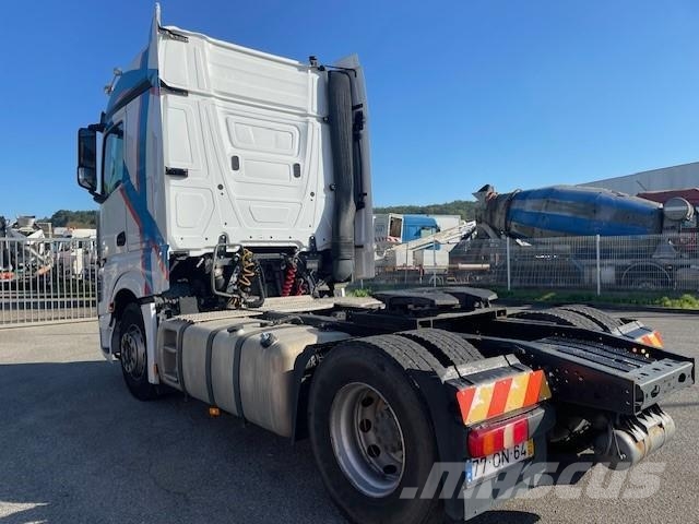 Mercedes-Benz Actros 1845 牵引车