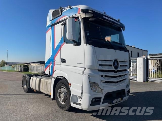 Mercedes-Benz Actros 1845 牵引车