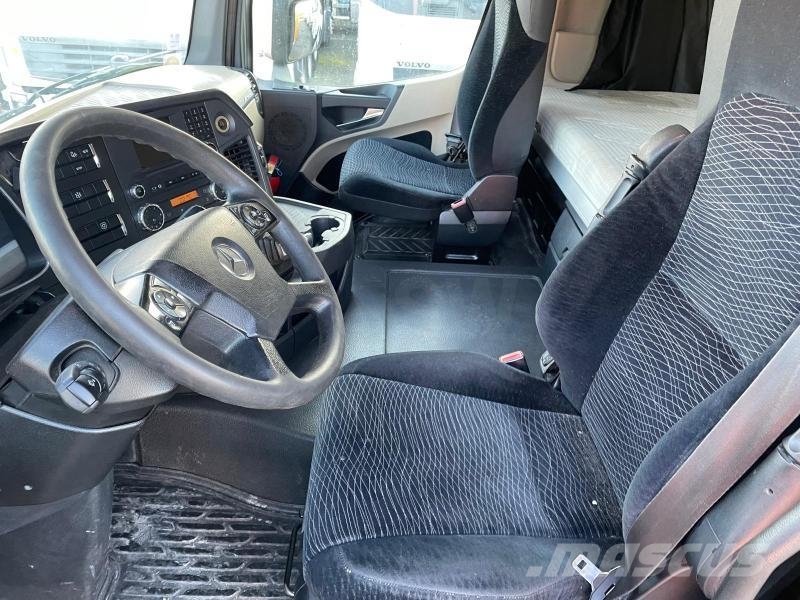 Mercedes-Benz Actros 1845 牵引车