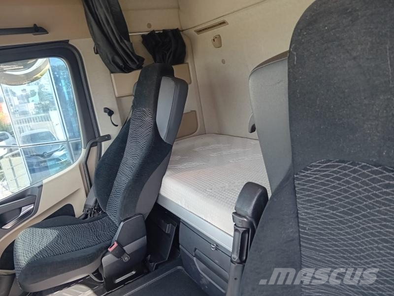 Mercedes-Benz Actros 1845 牵引车