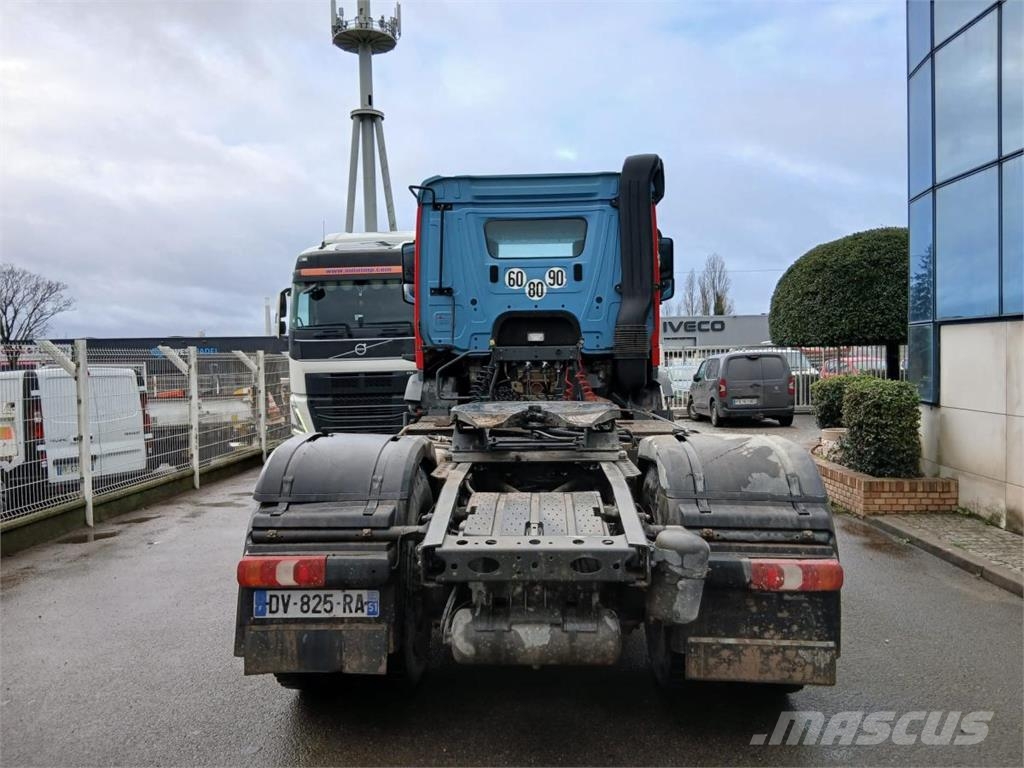 Mercedes-Benz Arocs 牵引车