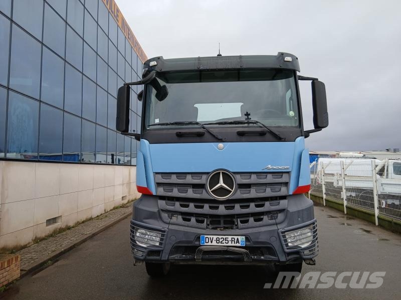 Mercedes-Benz Arocs 牵引车